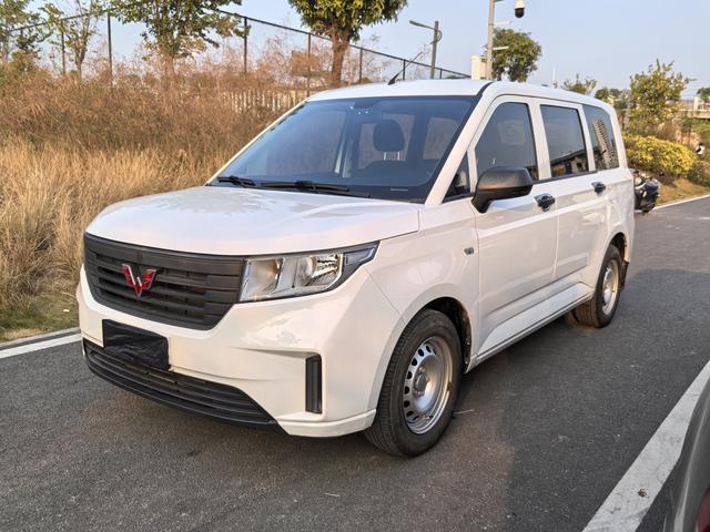 Wuling Hongguang PLUS