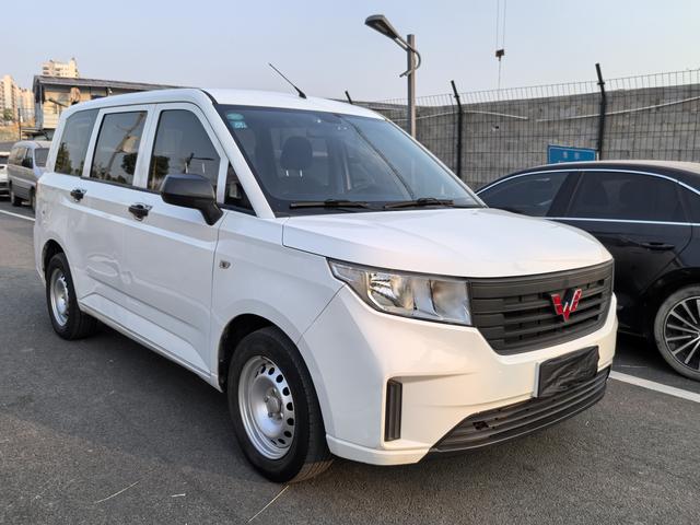 Wuling Hongguang PLUS