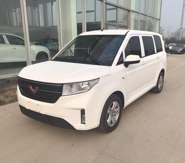 Wuling Hongguang PLUS