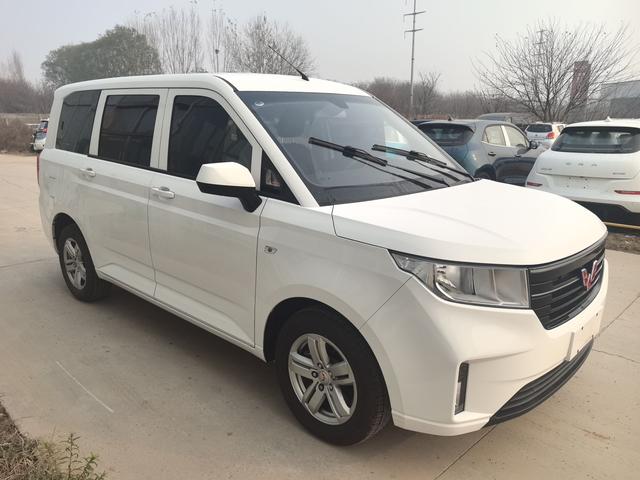 Wuling Hongguang PLUS