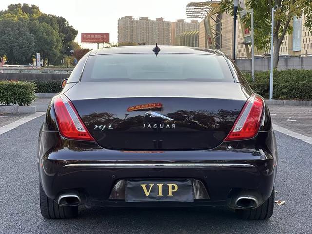 Jaguar XJ