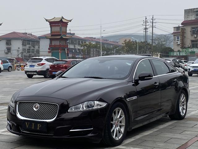 Jaguar XJ