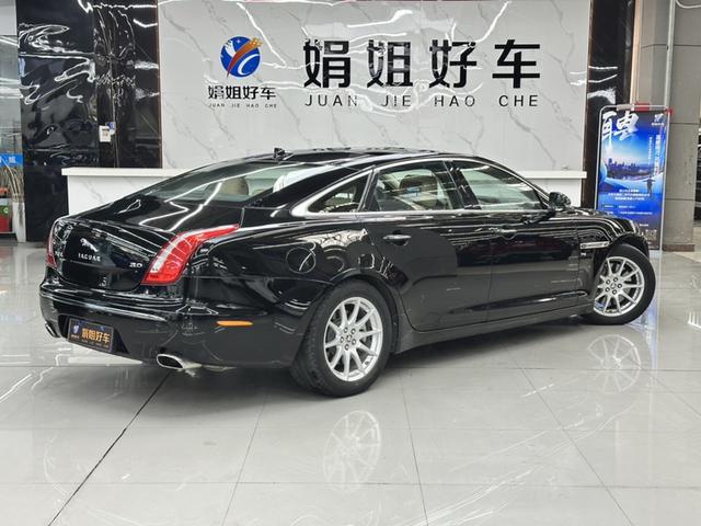 Jaguar XJ