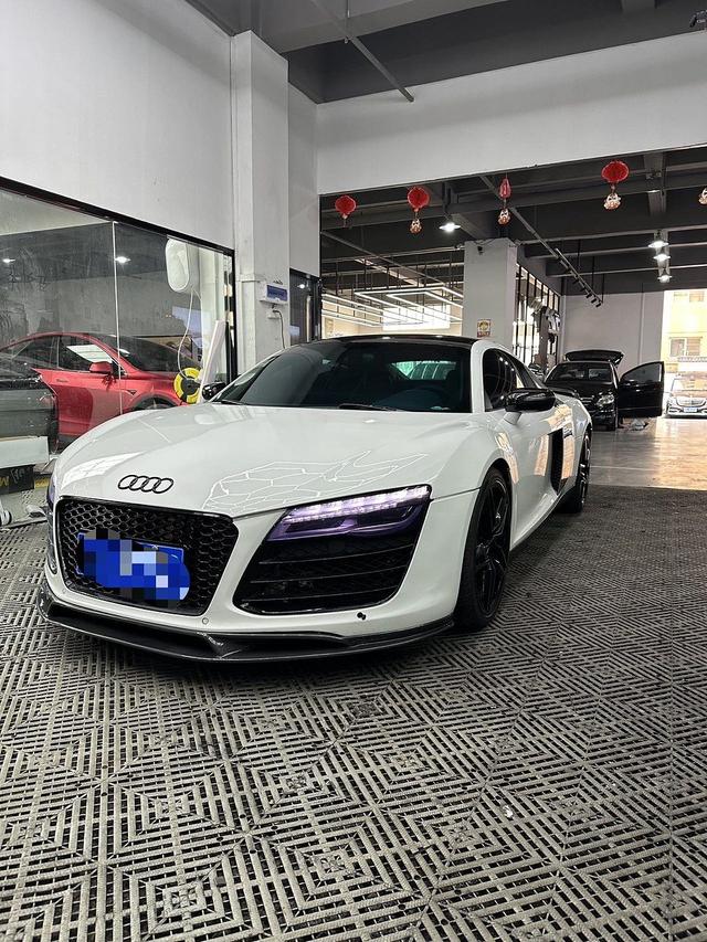 Audi R8