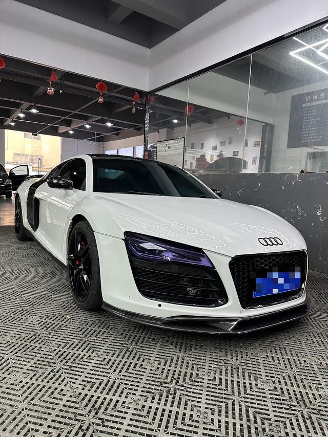 Audi R8