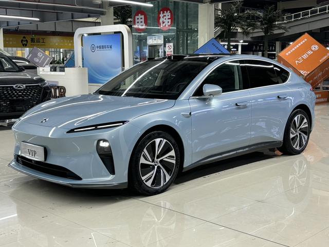 NIO ET5