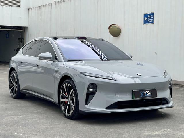 NIO ET5