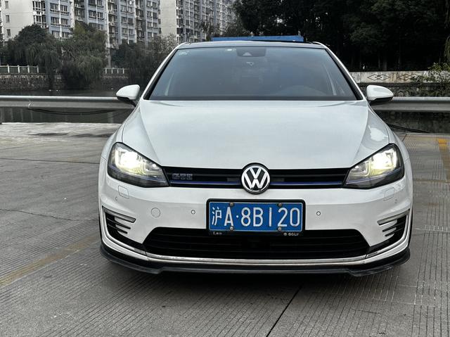 Volkswagen Golf PHEV (imported)