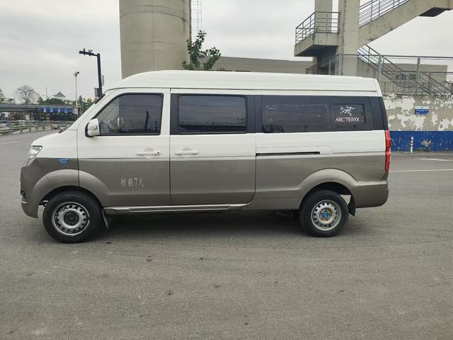 SRM Xinyuan Hiace EV