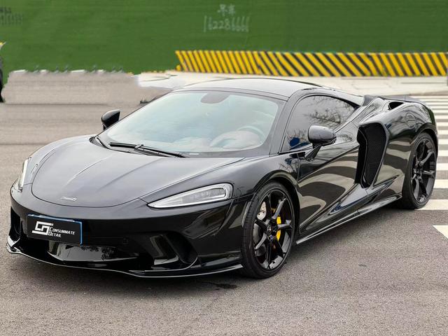 McLaren GT