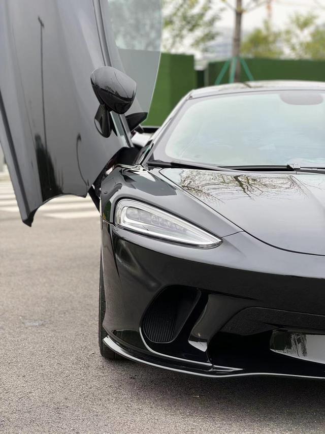 McLaren GT