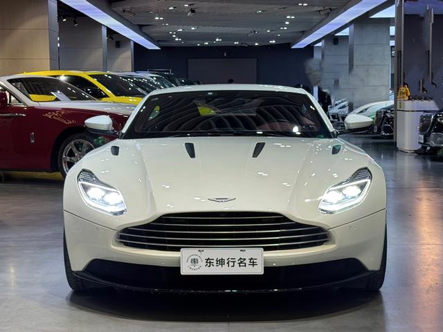 Aston Martin DB11