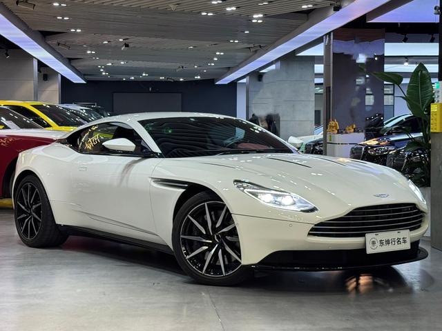 Aston Martin DB11