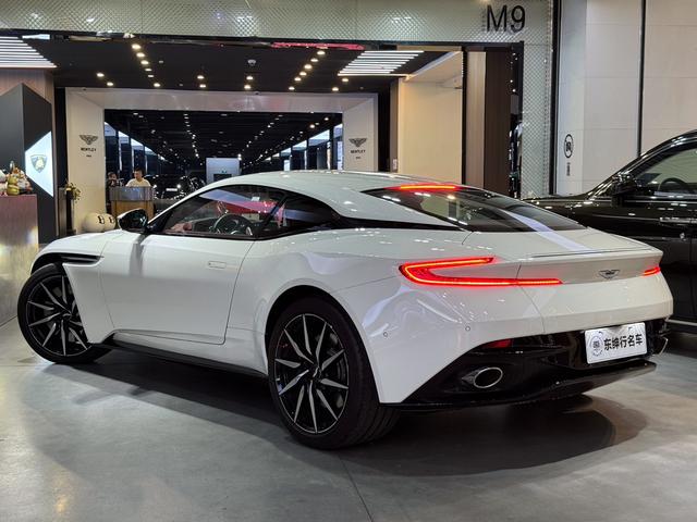 Aston Martin DB11