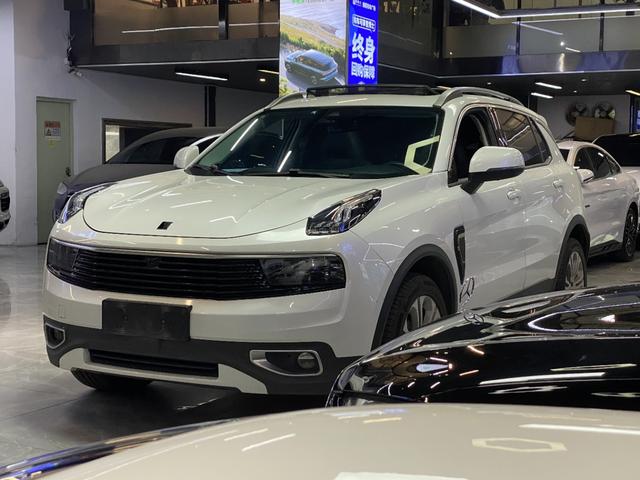 Lynk & Co 01