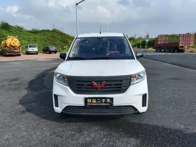 Wuling Hongguang PLUS