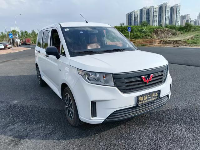 Wuling Hongguang PLUS