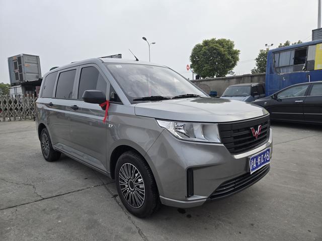 Wuling Hongguang PLUS