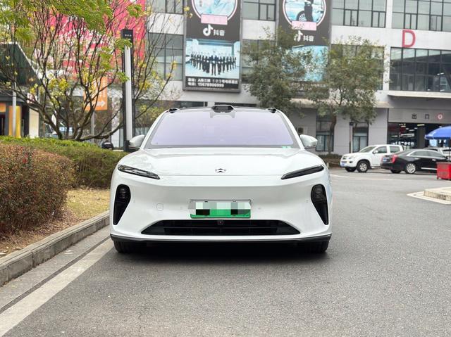 NIO ET5