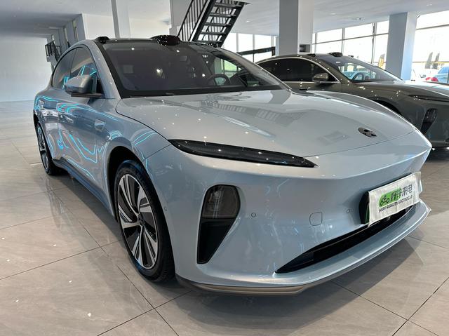 NIO ET5