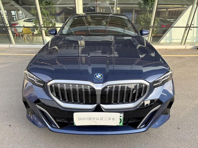 BMW i5