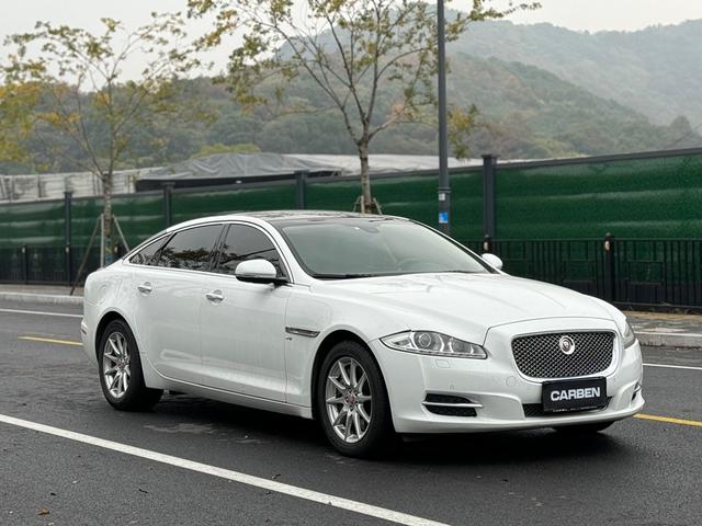 Jaguar XJ