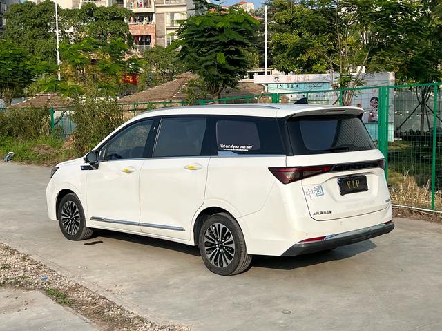 Wuling Jiachen