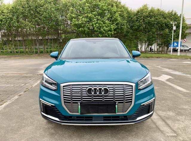 Audi Q2L e-tron