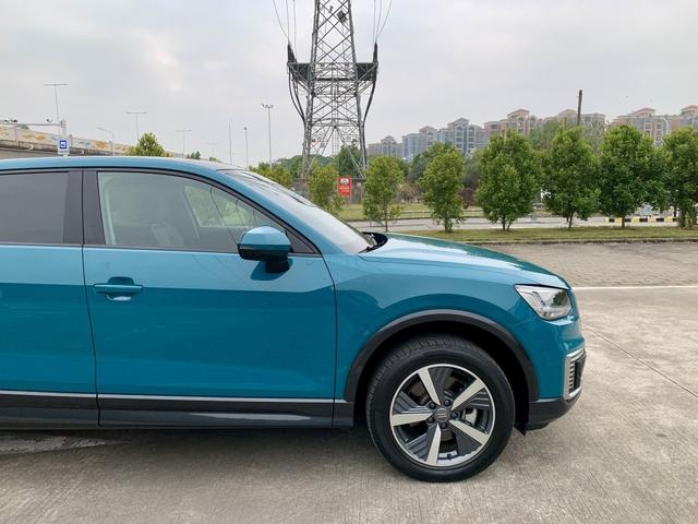 Audi Q2L e-tron