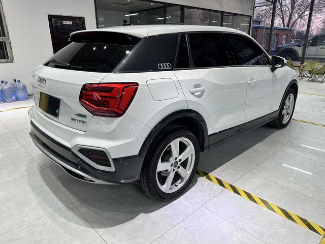 Audi Q2L