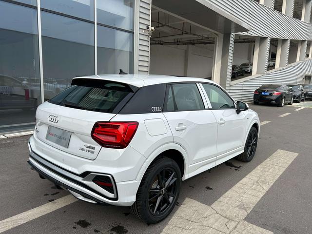 Audi Q2L