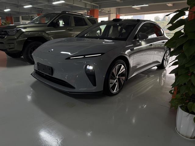 NIO ET5