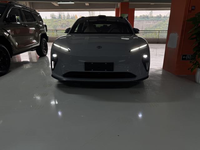 NIO ET5