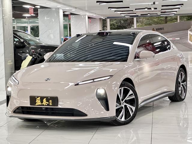 NIO ET5