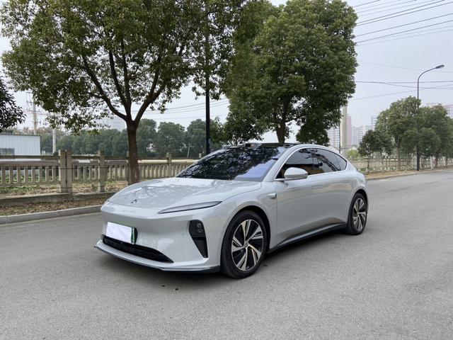 NIO ET5