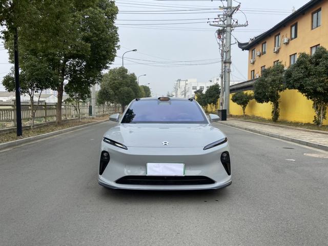 NIO ET5