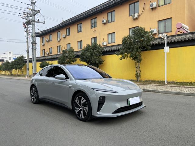 NIO ET5