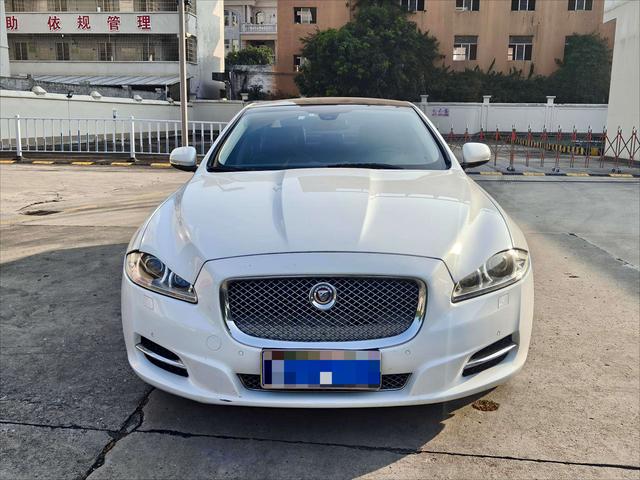 Jaguar XJ