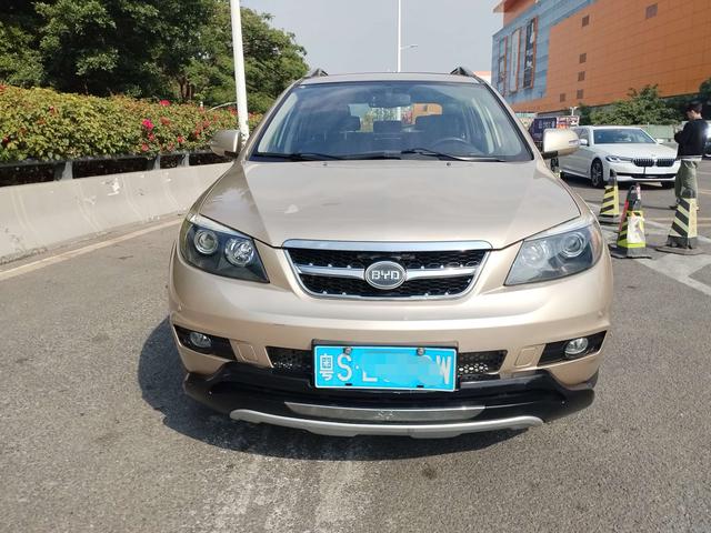 BYD S6