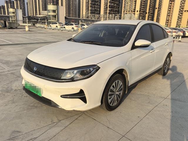 Forthing Fengxing S60 EV