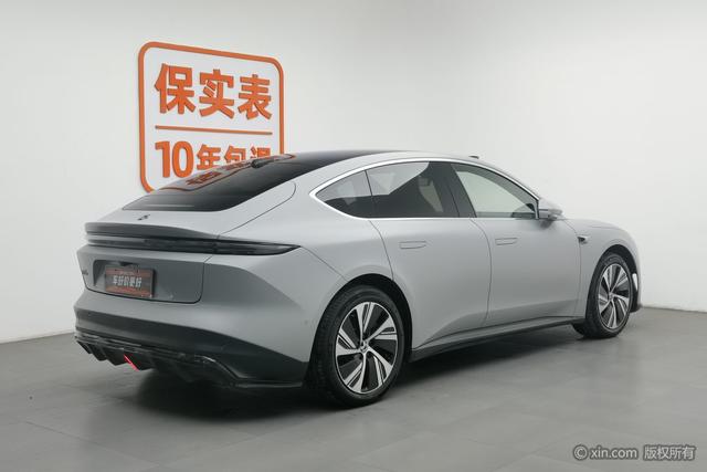 NIO ET5