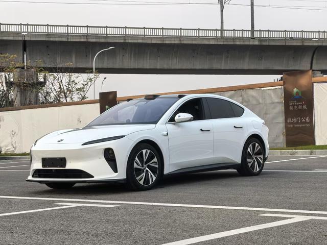 NIO ET5