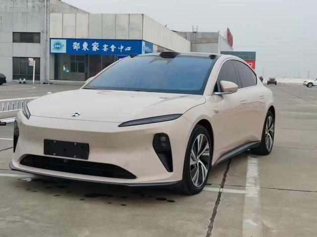 NIO ET5