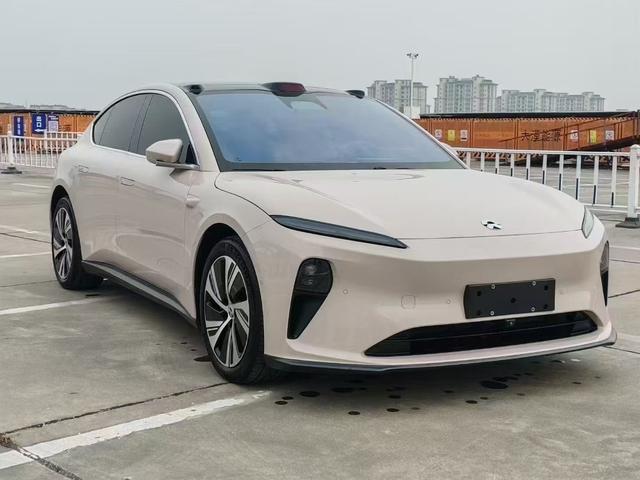 NIO ET5