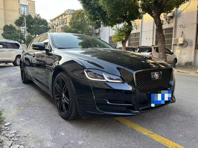 Jaguar XJ