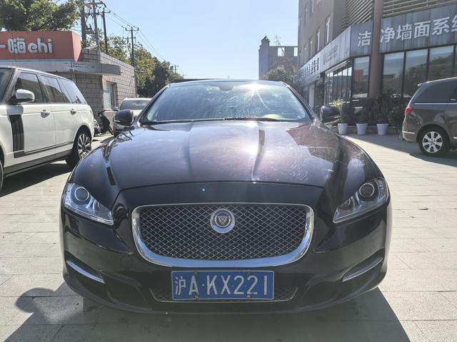 Jaguar XJ