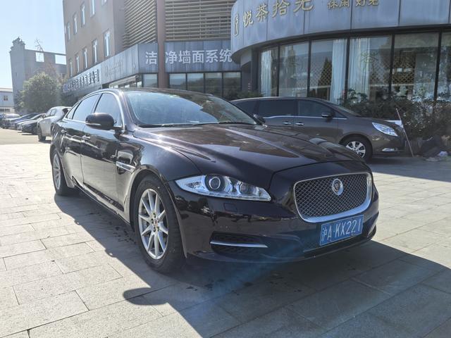 Jaguar XJ