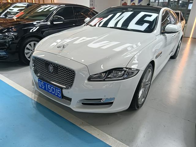 Jaguar XJ