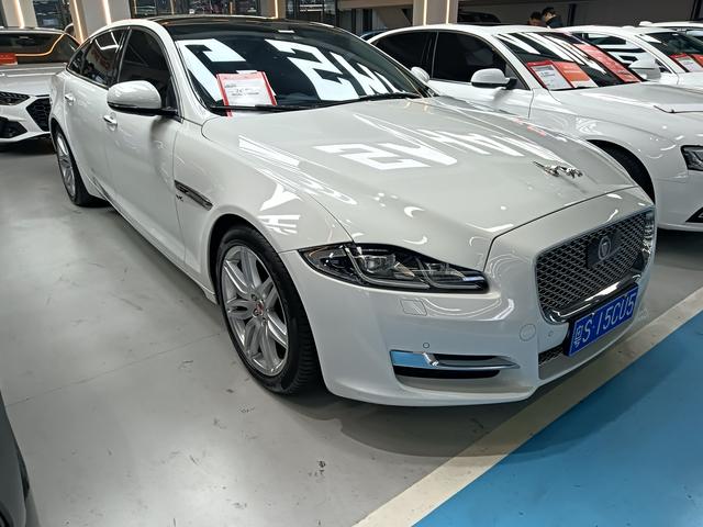 Jaguar XJ