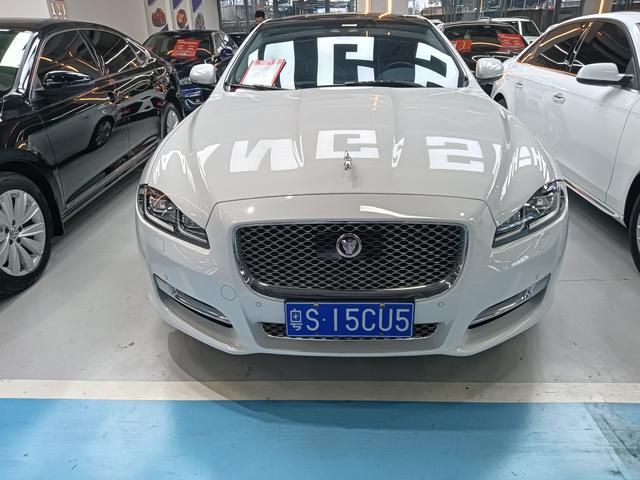 Jaguar XJ